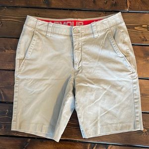 UnderArmor Men’s khaki shorts